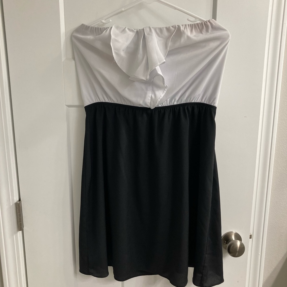 Strapless Black and White Express Dress